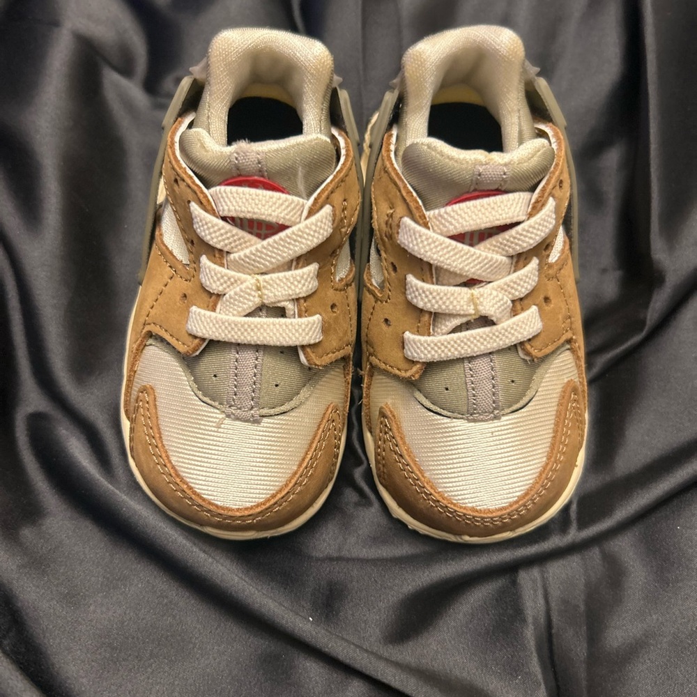 Nike Kids Tan, Cream and Brown Lace-Up Sneakers